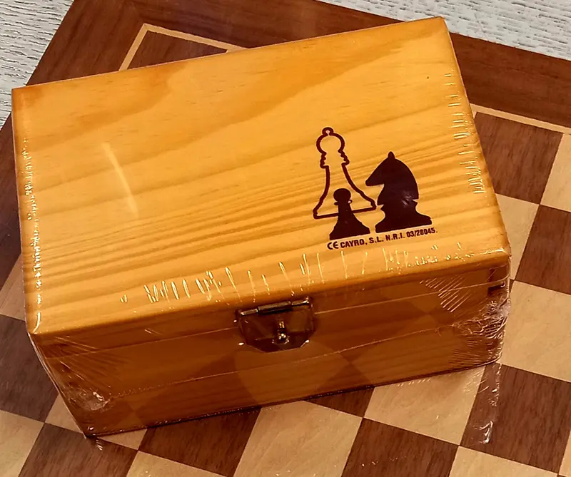 Ajedrez de Madera Figuras + Tablero de Marqueteria de 40 x 40 cm. - Cayro 616+613