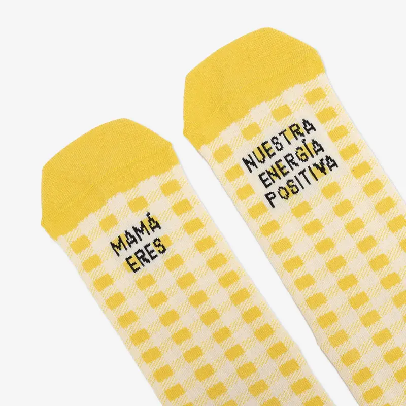 Calcetines "Mamá eres nuestra energía positiva" - UO