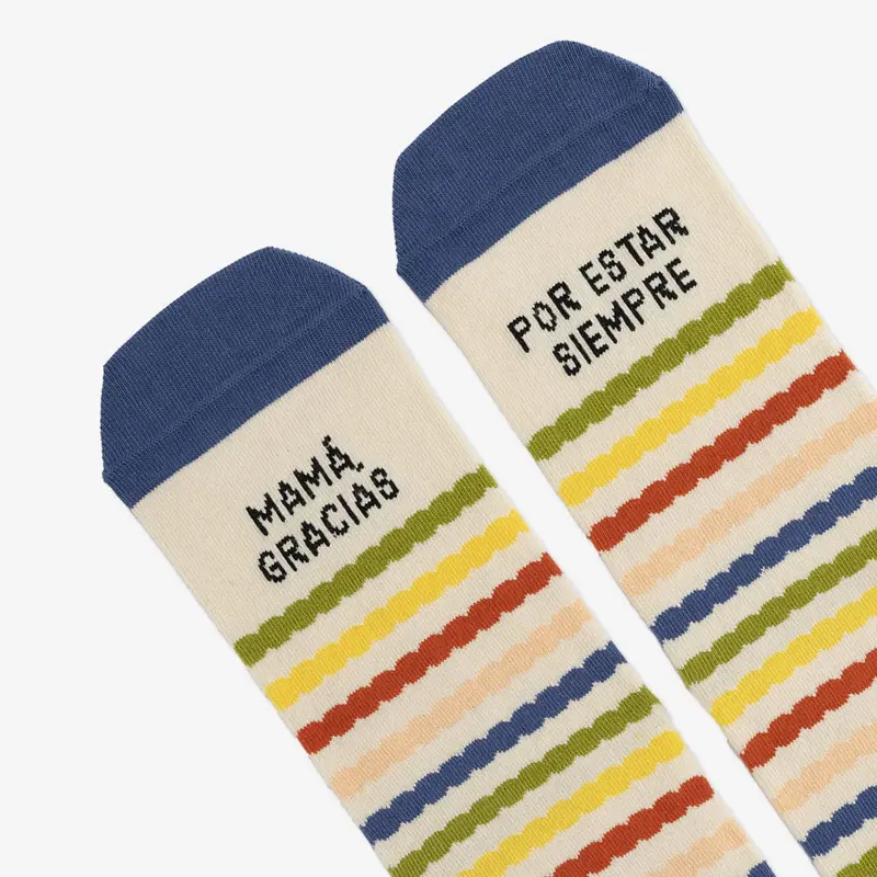Calcetines "Mamá gracias por estar siempre" - UO