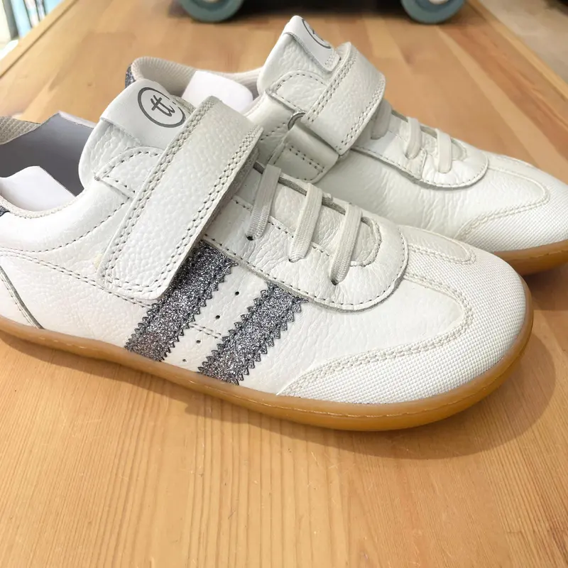 Deportiva Piel Junior Blanco y Plata – Chetto