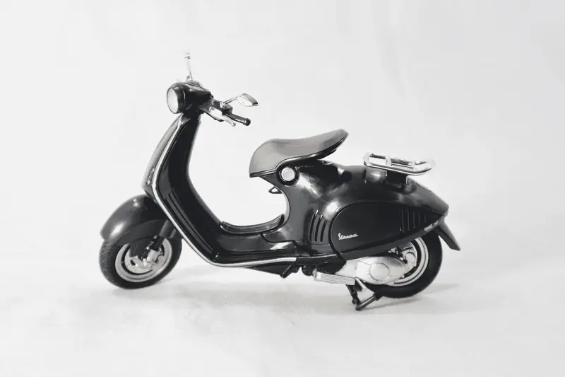 Moto Vespa 946 Escala 1