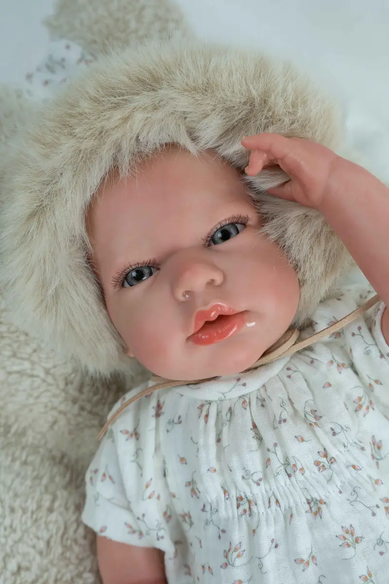 Muñeca Reborn 40 cm Isabella Beige con Cojín | Muñecas Arias 98215