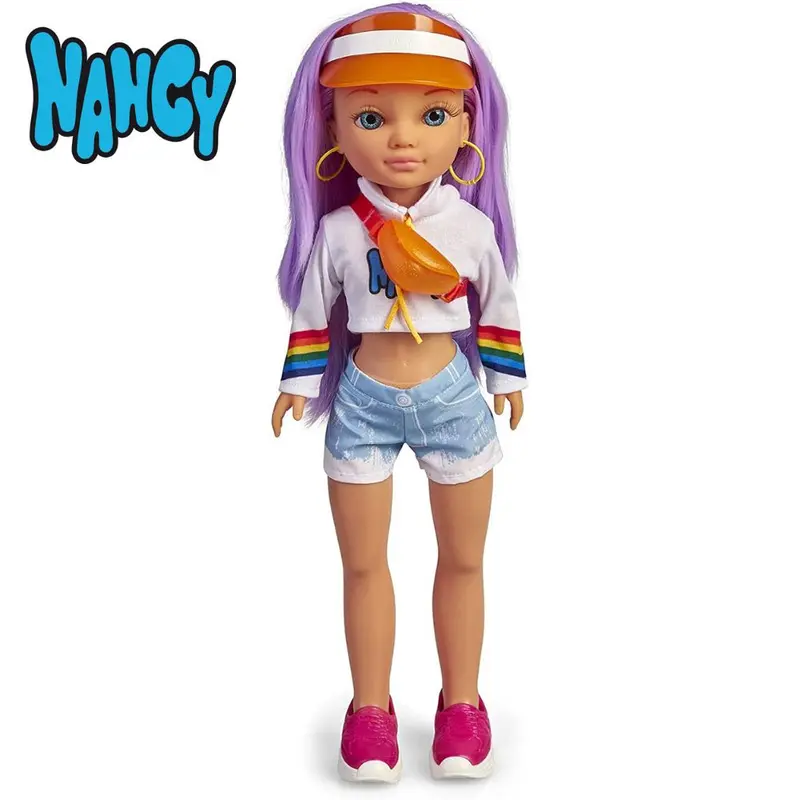 Nancy un día de festival con pelo morado trendy ¿a qué jugamos hoy?
