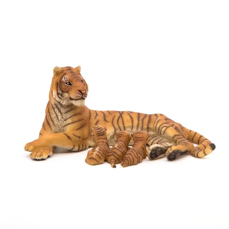 Tigre Hembra Acostada