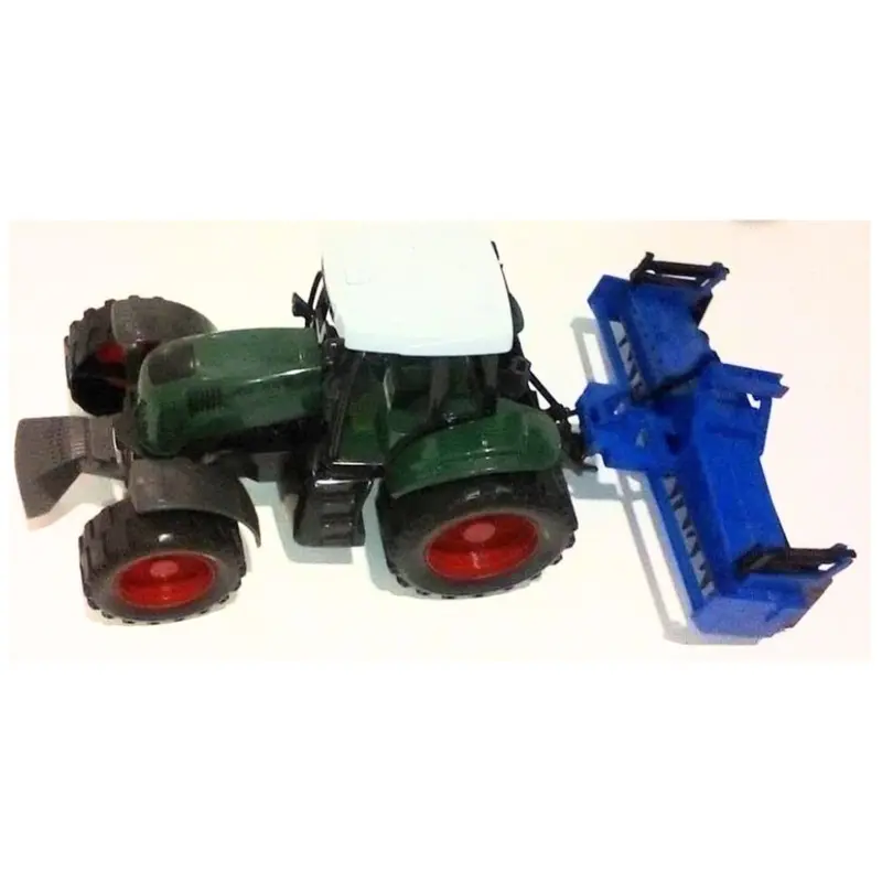 Tractor de juguete con cultivador y gradas rotativas